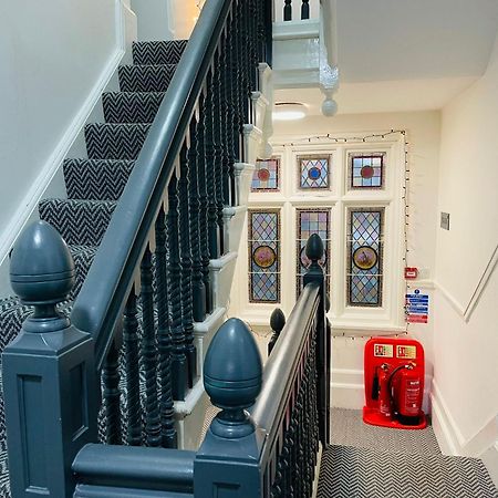 Woodford Hotel Лондон Екстериор снимка