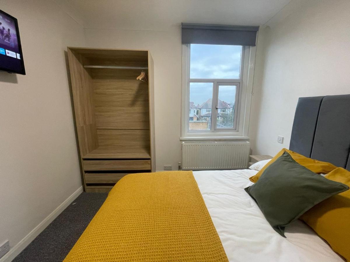 Woodford Hotel Лондон Екстериор снимка