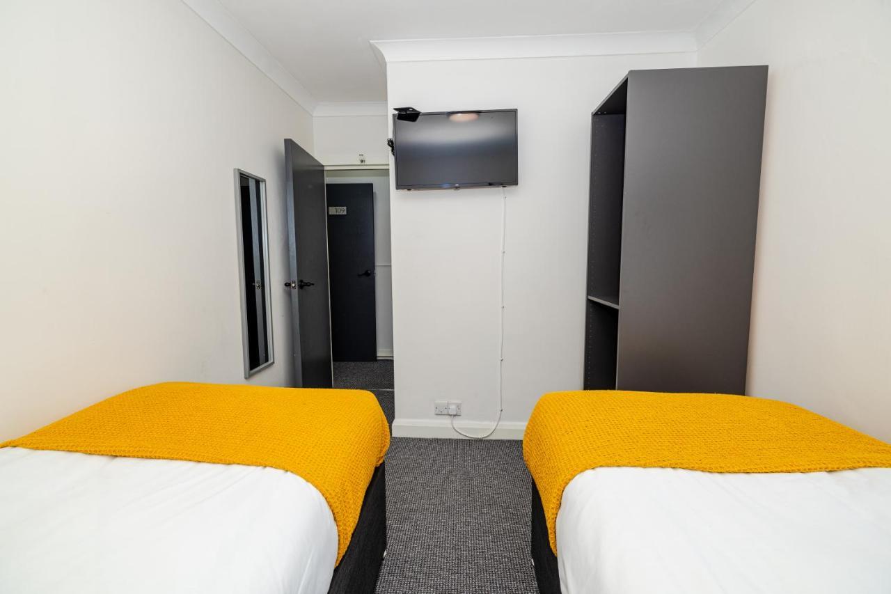 Woodford Hotel Лондон Екстериор снимка