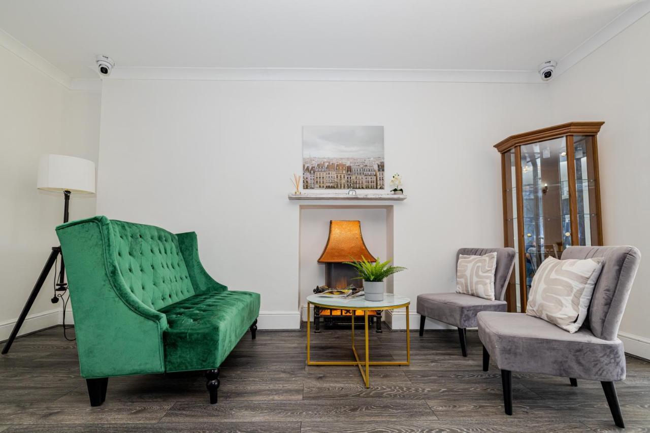 Woodford Hotel Лондон Екстериор снимка