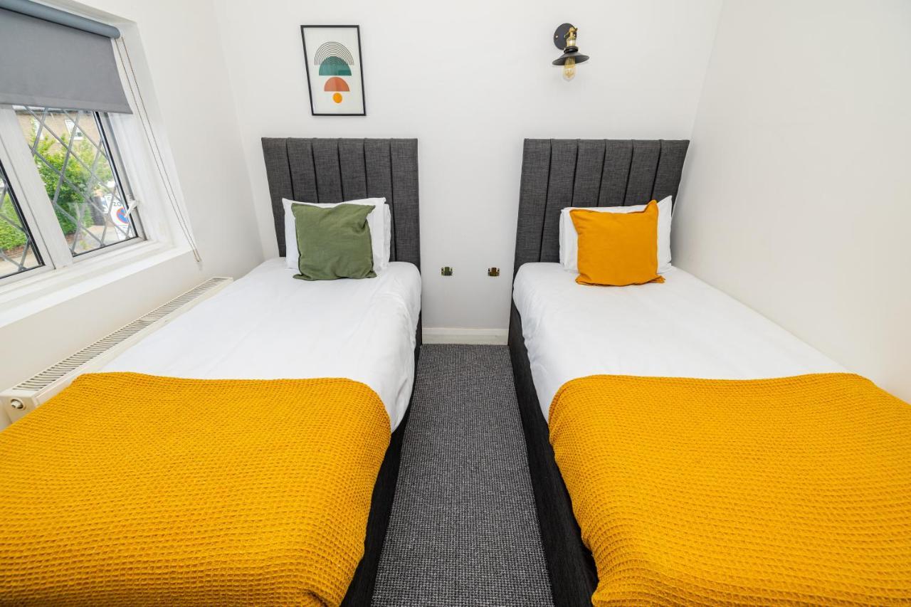 Woodford Hotel Лондон Екстериор снимка