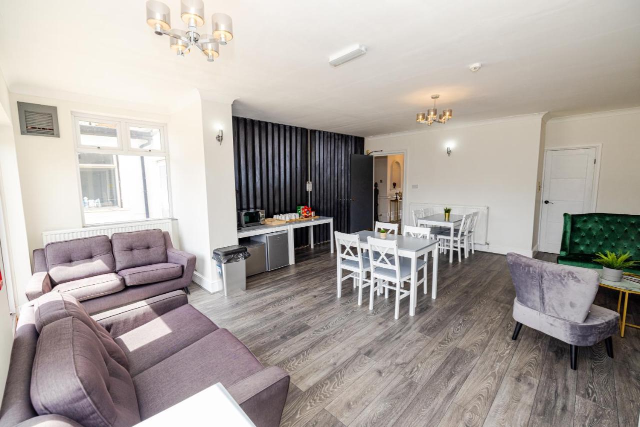 Woodford Hotel Лондон Екстериор снимка