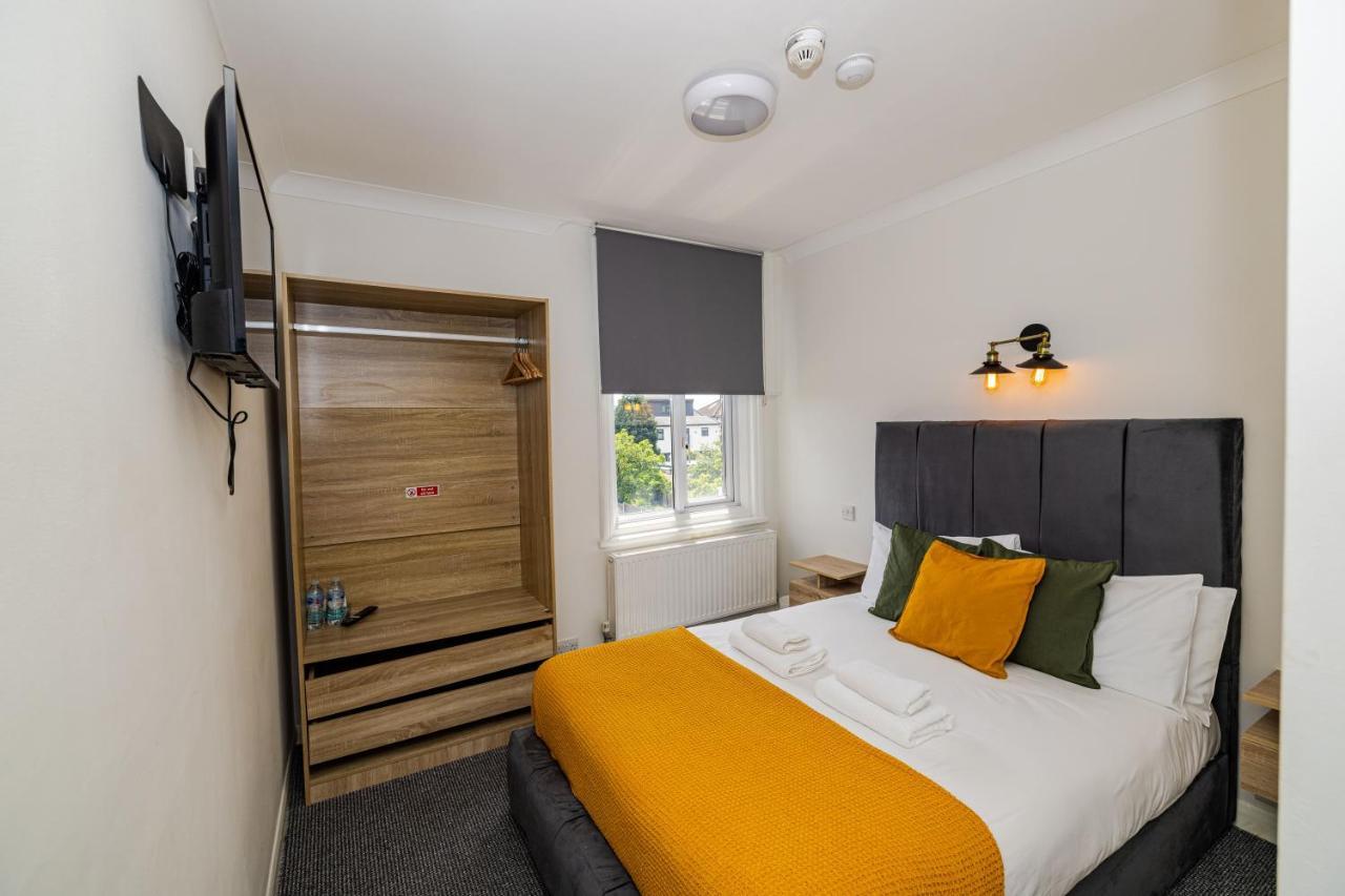 Woodford Hotel Лондон Екстериор снимка