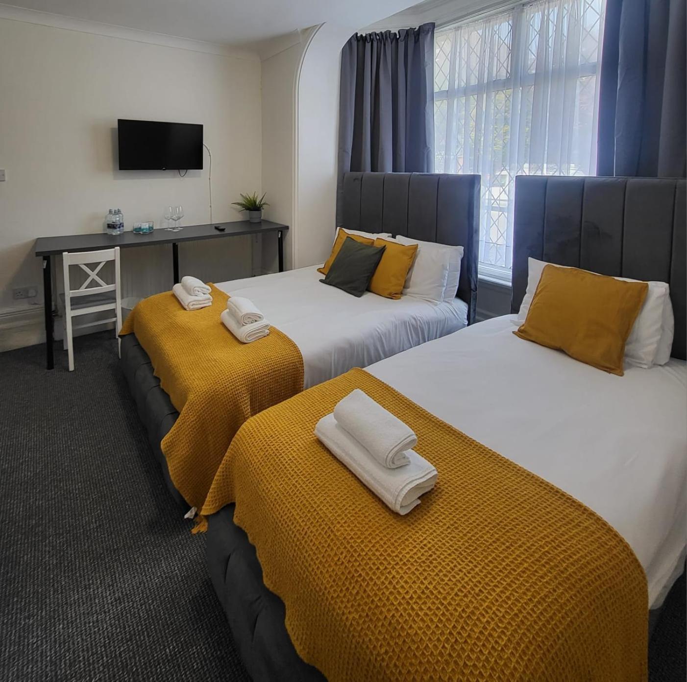 Woodford Hotel Лондон Екстериор снимка