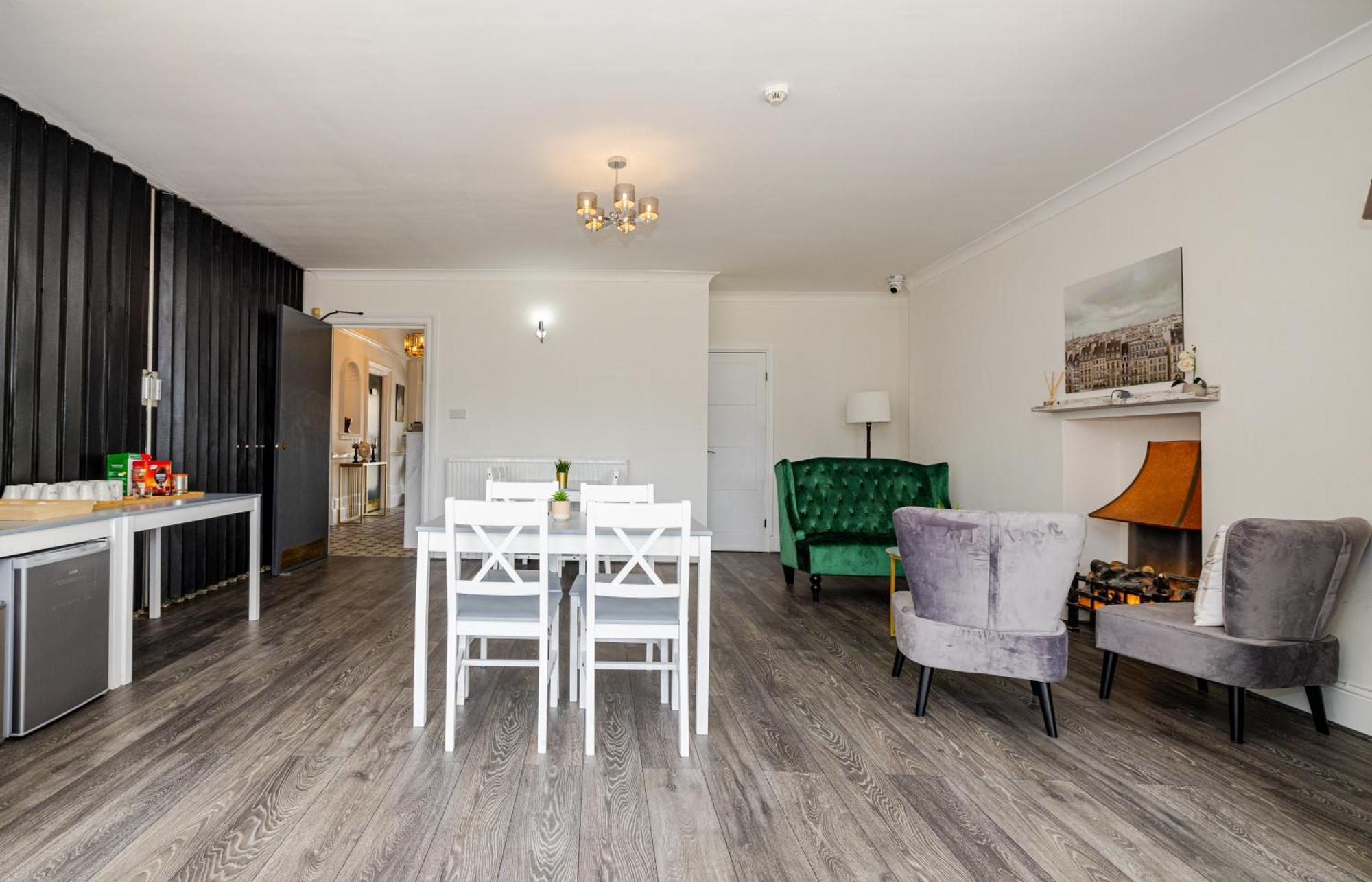 Woodford Hotel Лондон Екстериор снимка