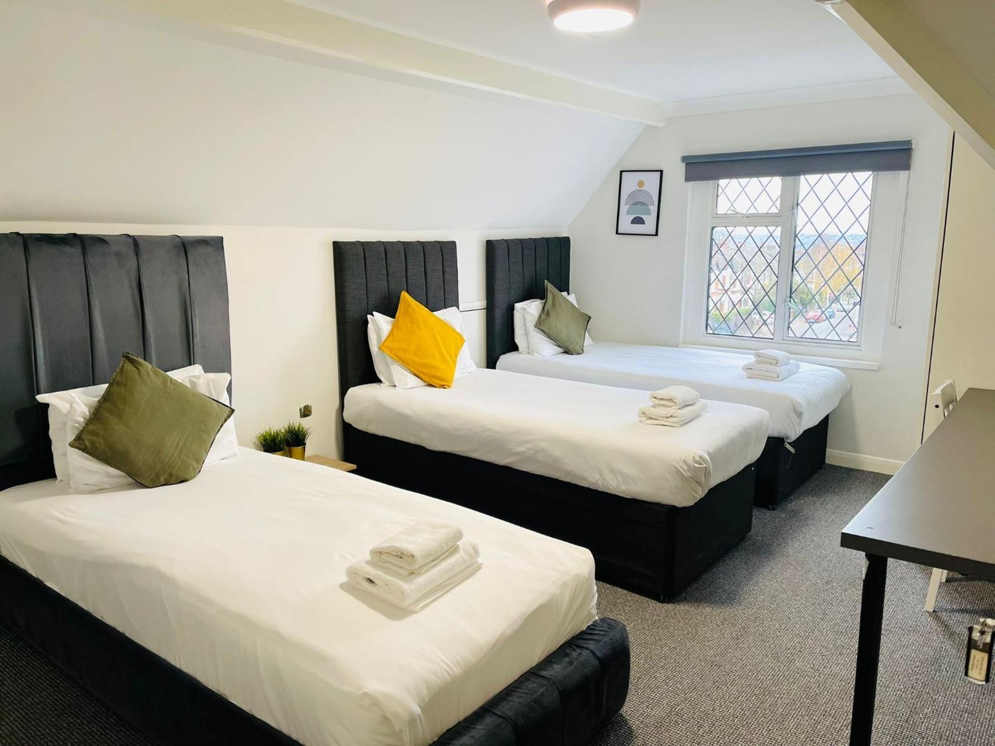 Woodford Hotel Лондон Екстериор снимка