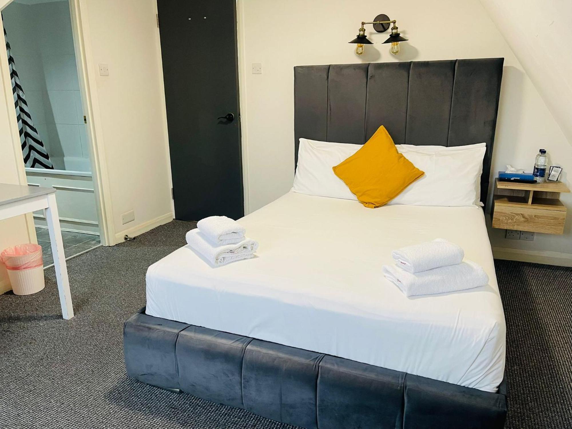 Woodford Hotel Лондон Екстериор снимка