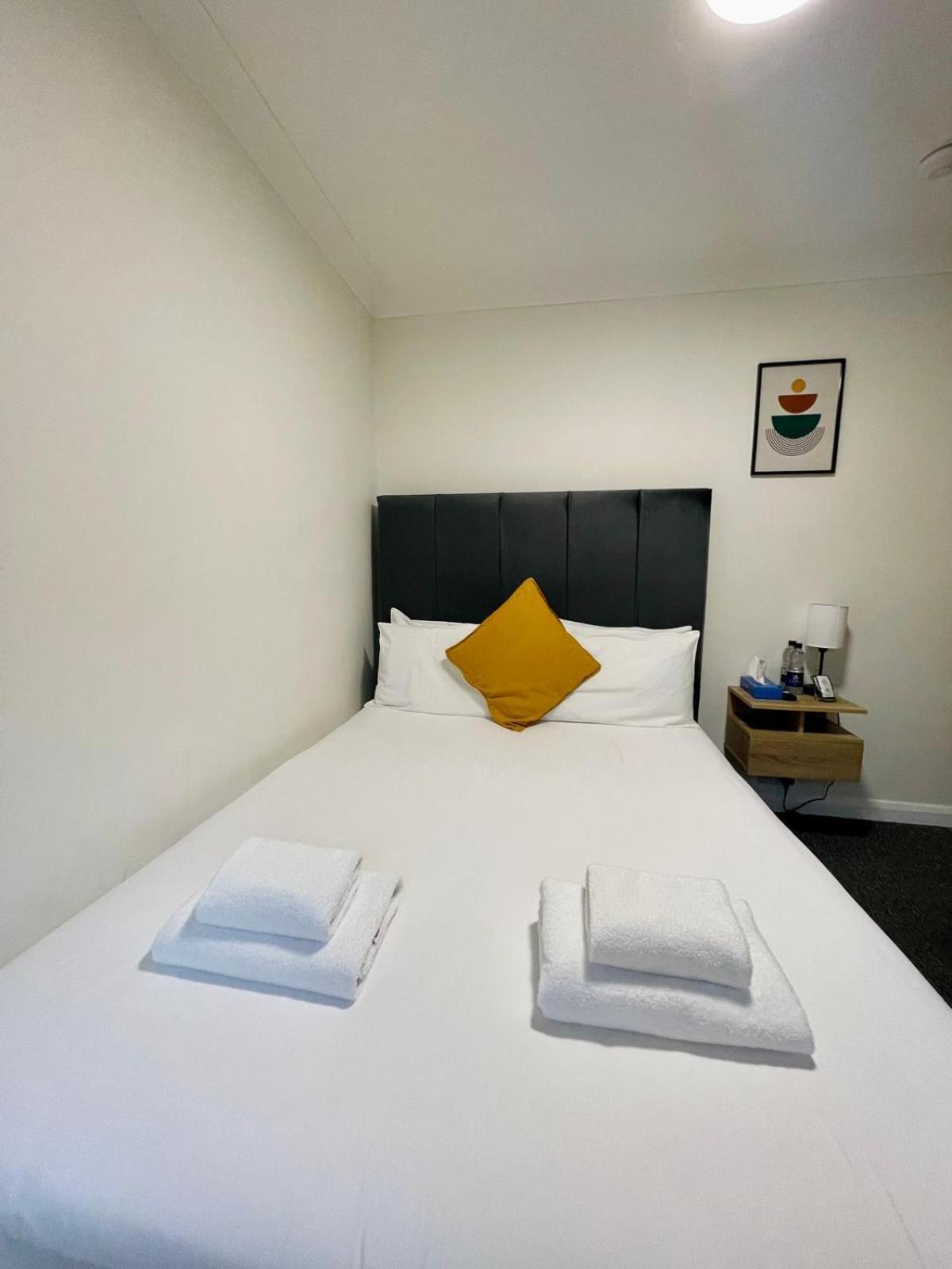 Woodford Hotel Лондон Екстериор снимка