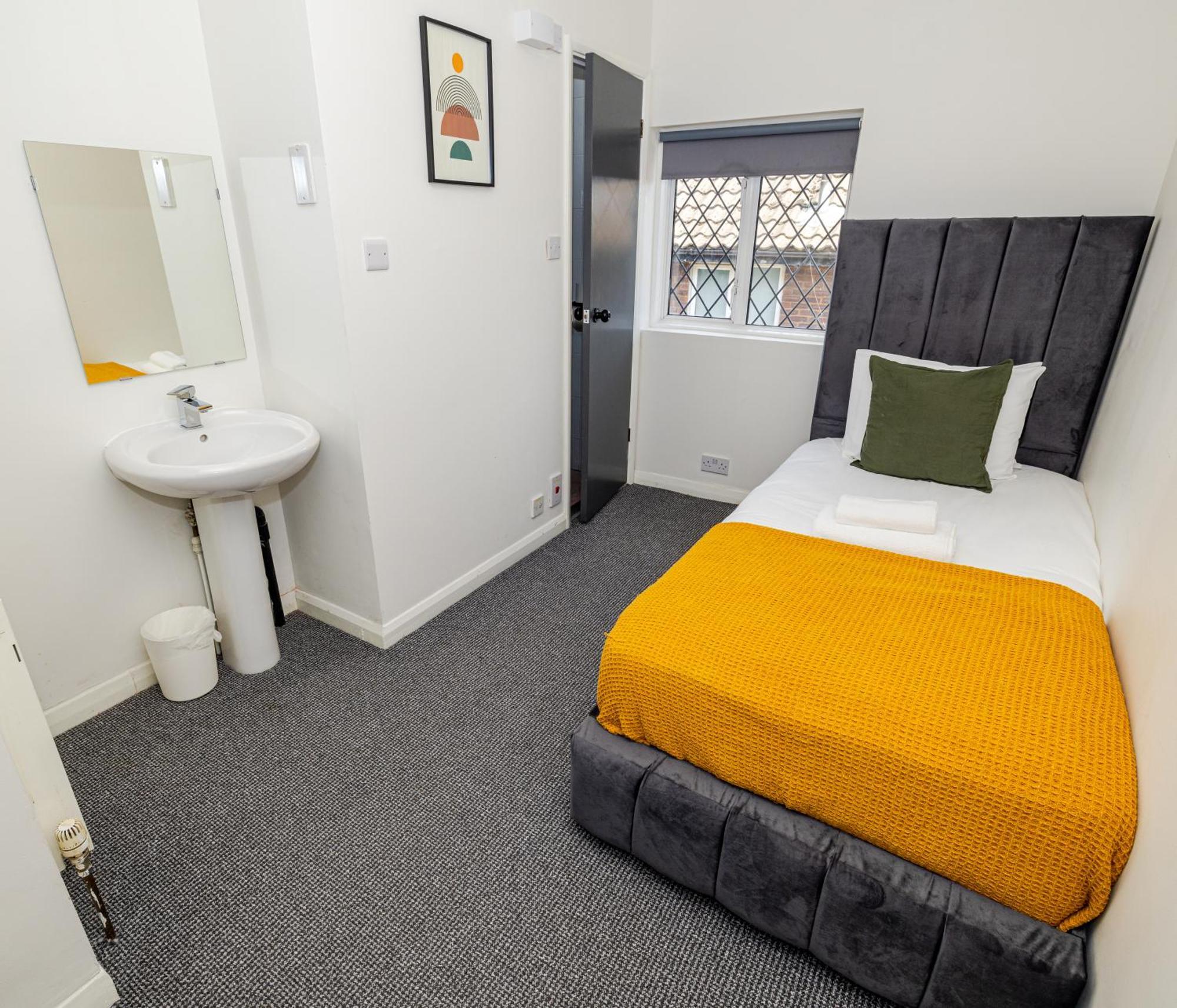 Woodford Hotel Лондон Екстериор снимка
