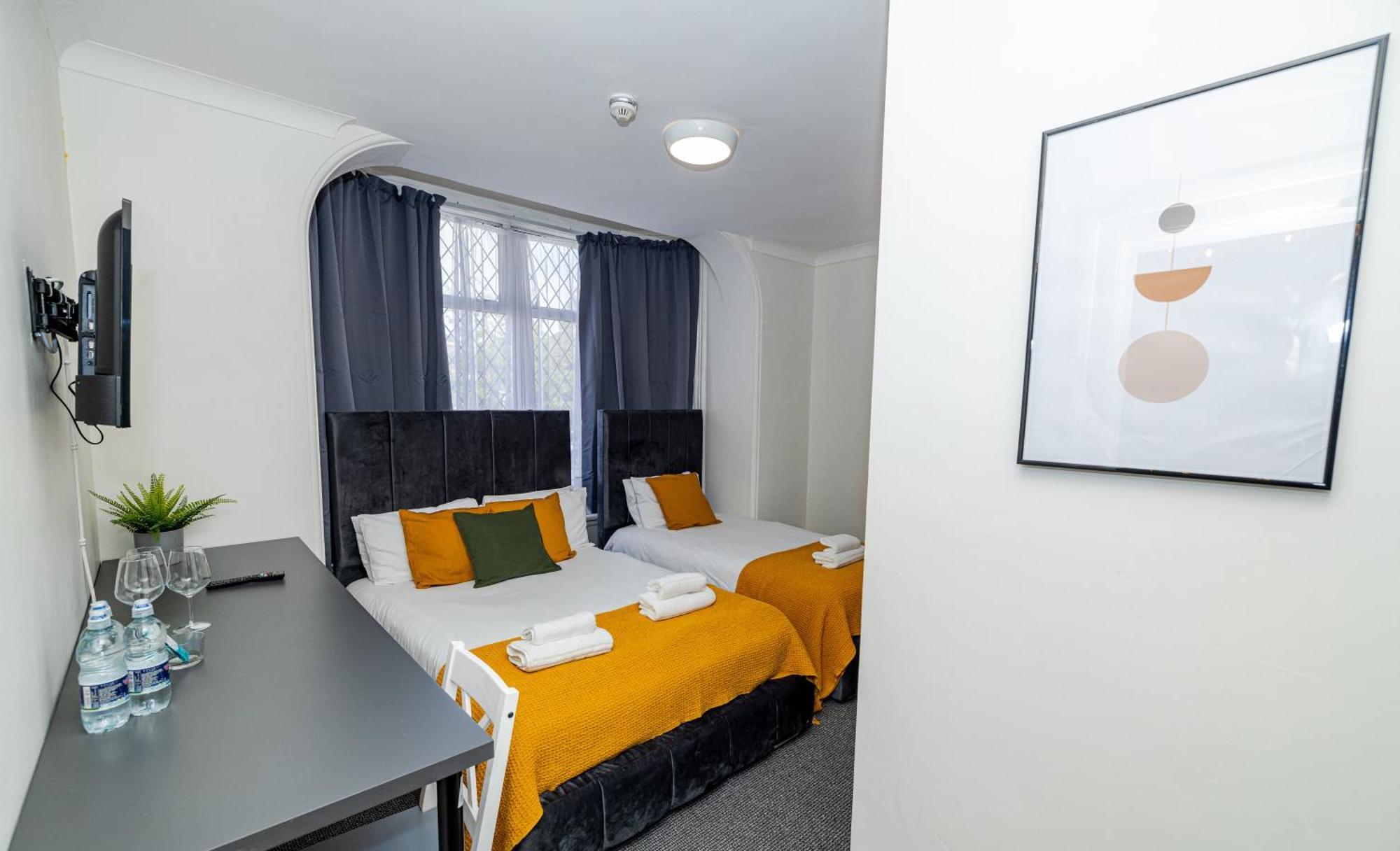 Woodford Hotel Лондон Екстериор снимка