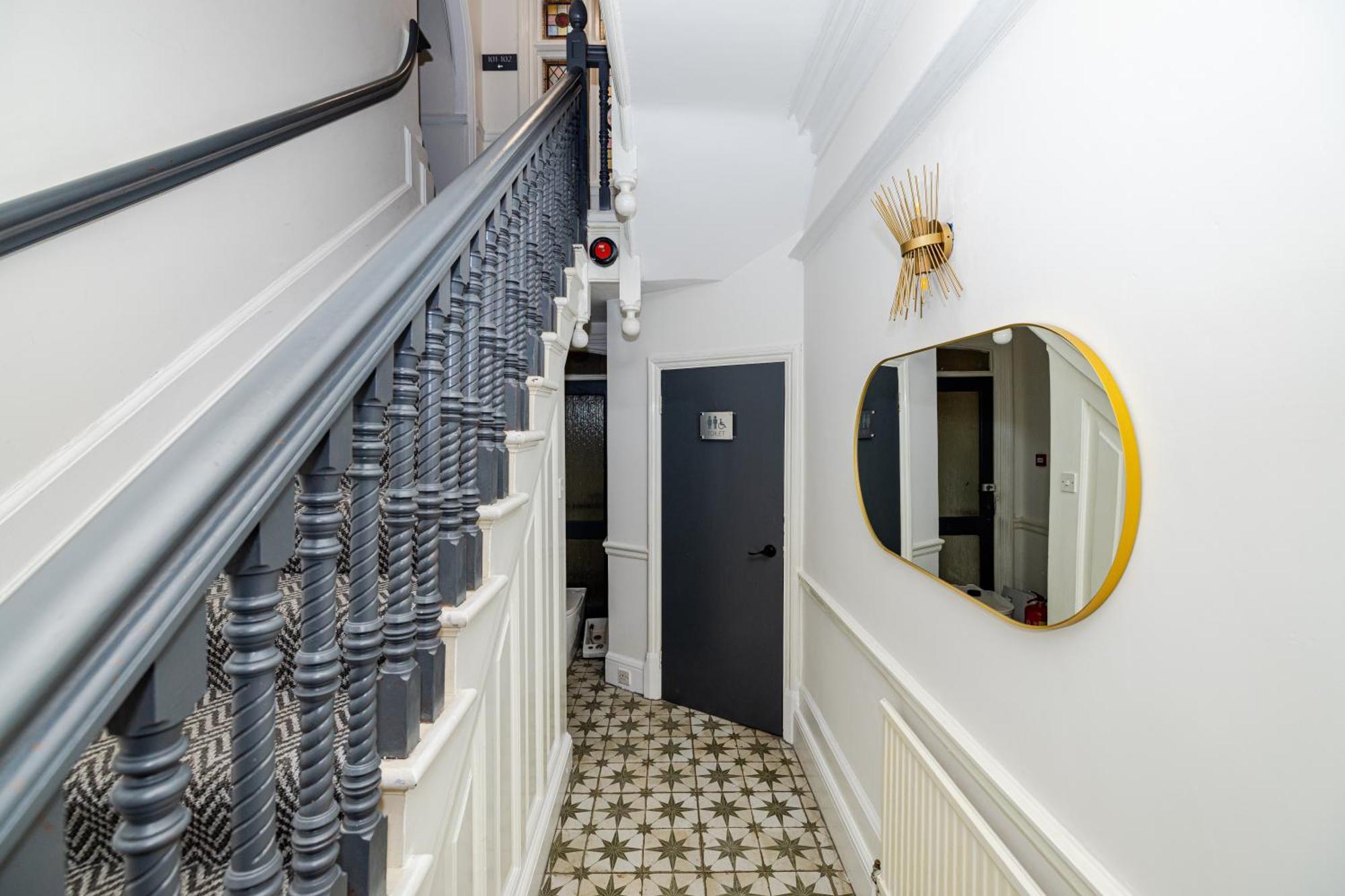 Woodford Hotel Лондон Екстериор снимка