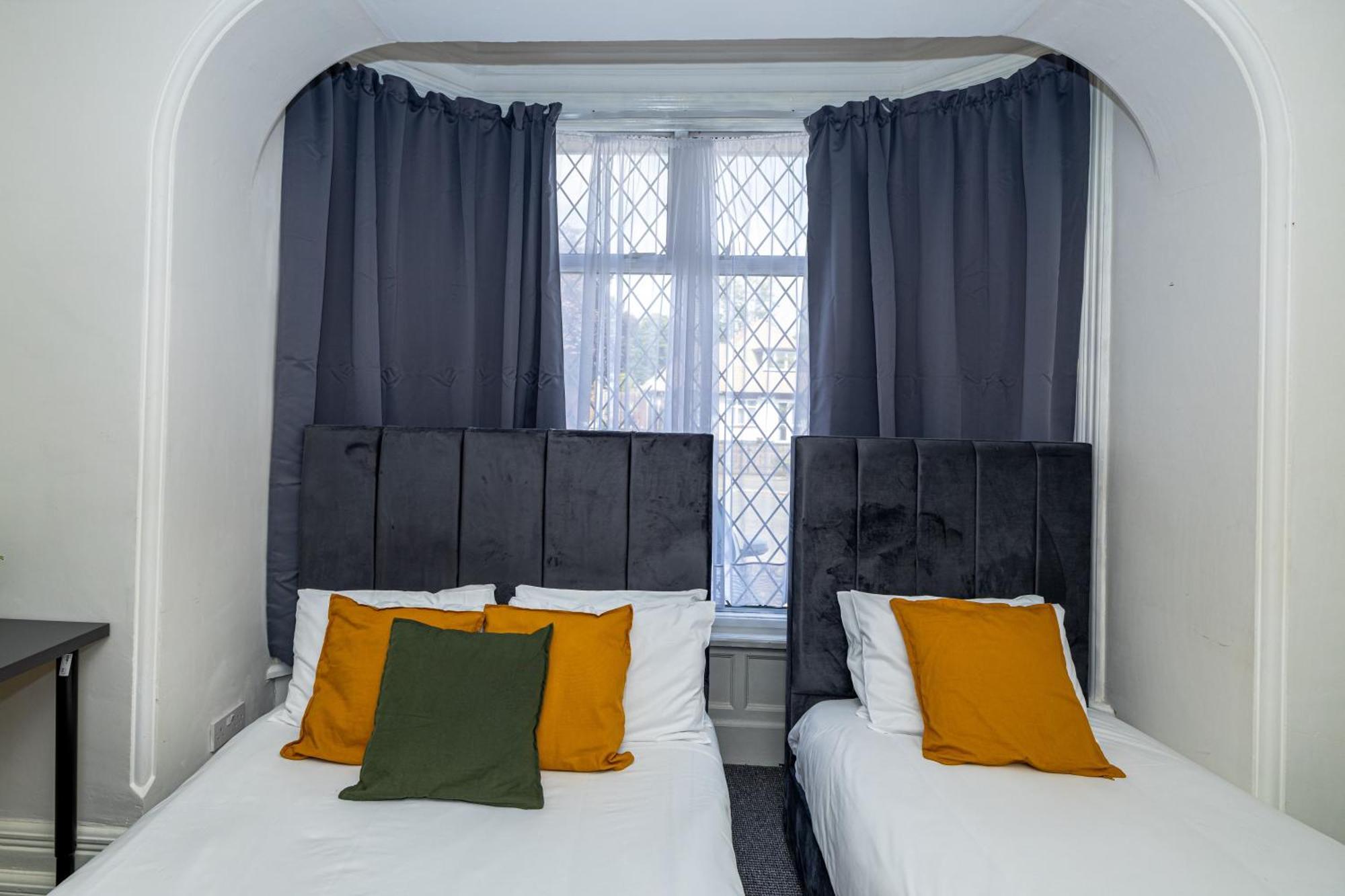 Woodford Hotel Лондон Екстериор снимка