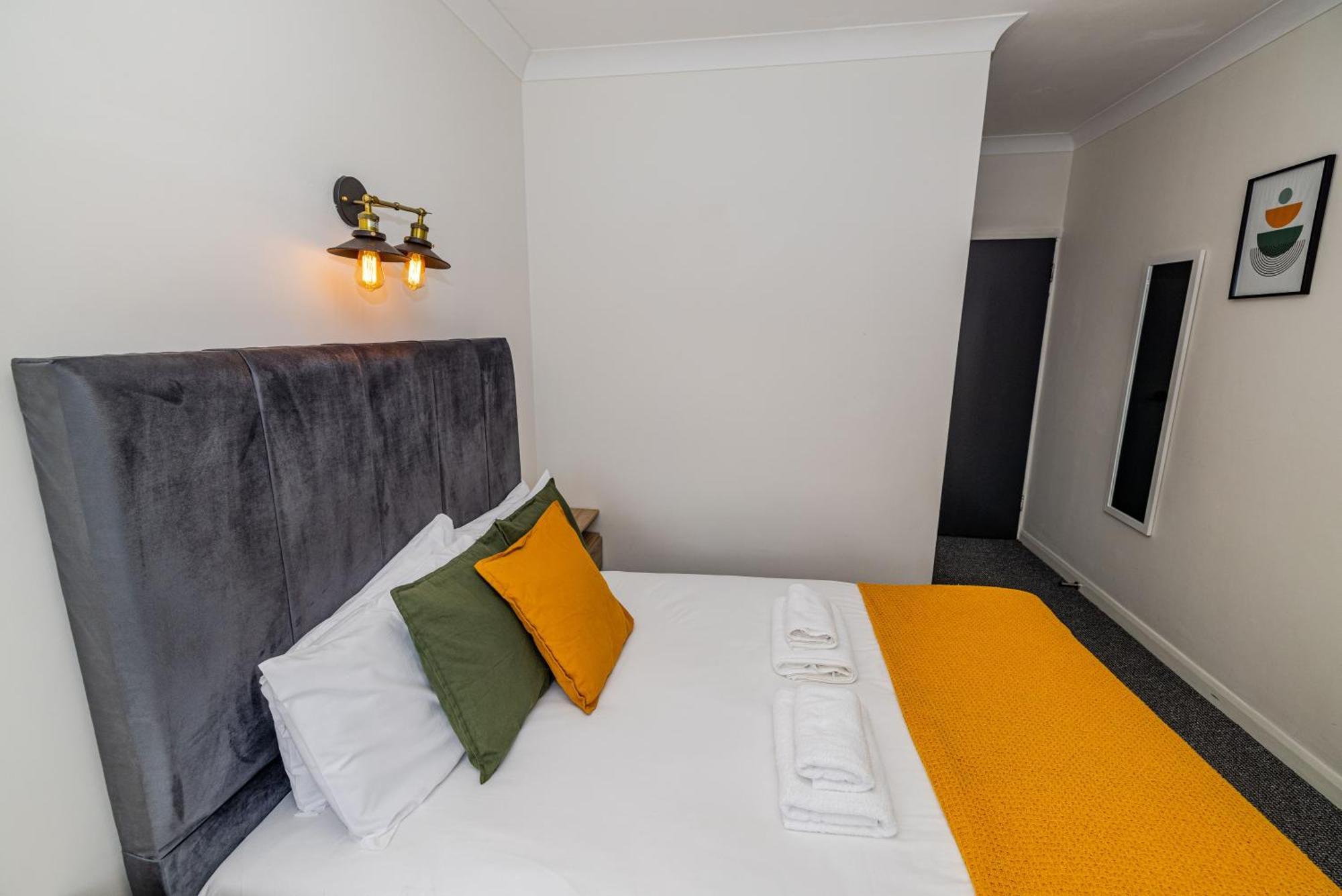Woodford Hotel Лондон Екстериор снимка