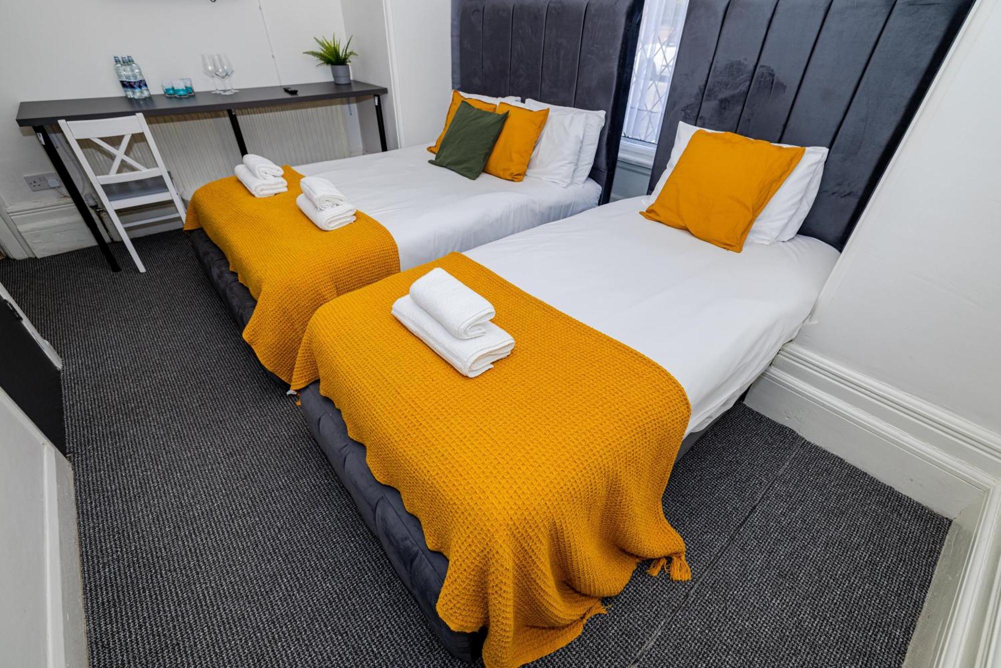 Woodford Hotel Лондон Екстериор снимка
