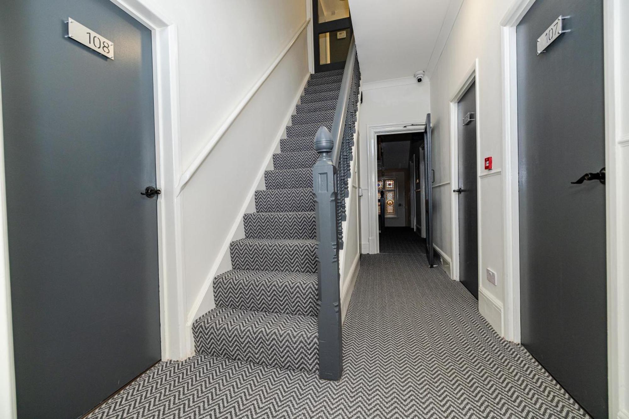 Woodford Hotel Лондон Екстериор снимка